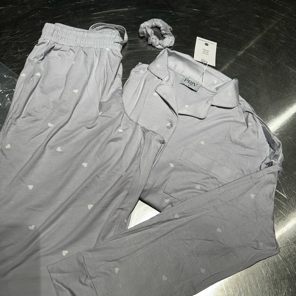 Gorgeous brand new with Tag pajama set from Priv - Picture 3 of 8
